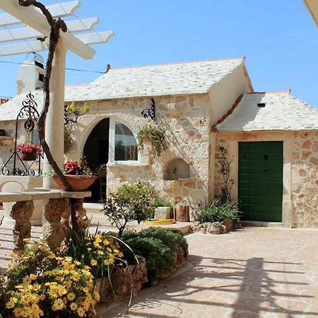 בול Apartments Nejasmic - Little House For Peaceful And Domestic Vacation מראה חיצוני תמונה