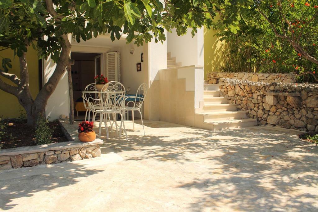 בול Apartments Nejasmic - Little House For Peaceful And Domestic Vacation מראה חיצוני תמונה