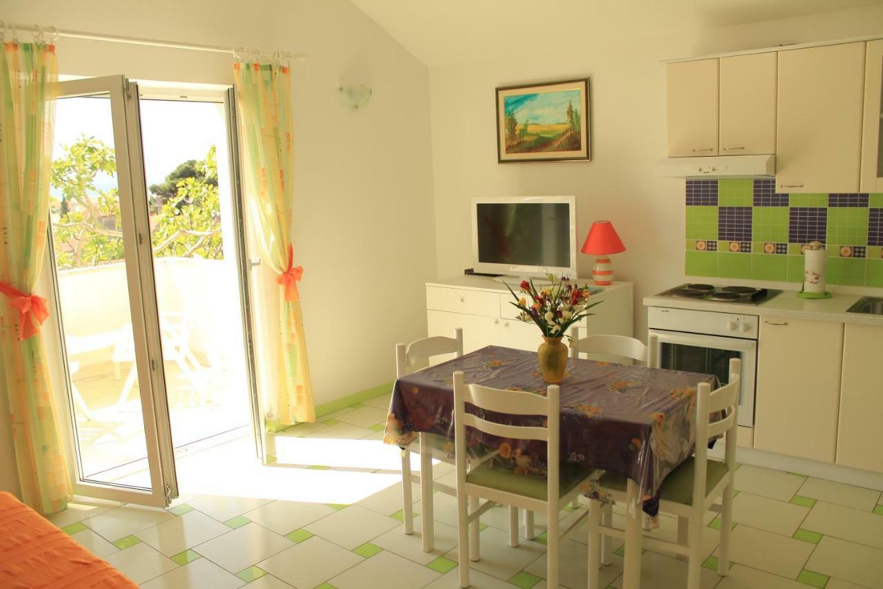 בול Apartments Nejasmic - Little House For Peaceful And Domestic Vacation מראה חיצוני תמונה