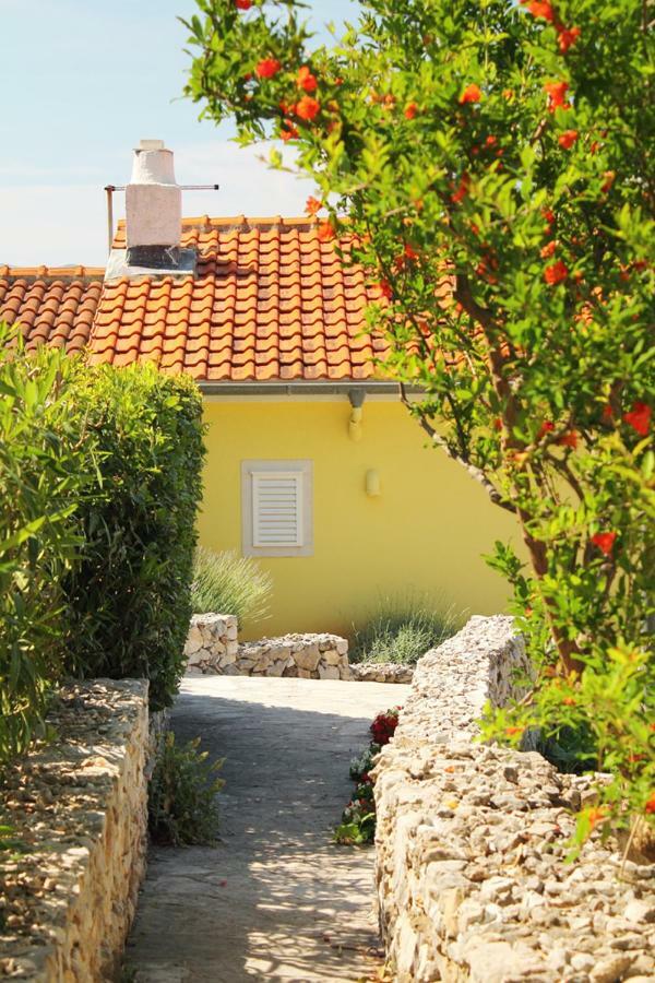 בול Apartments Nejasmic - Little House For Peaceful And Domestic Vacation מראה חיצוני תמונה