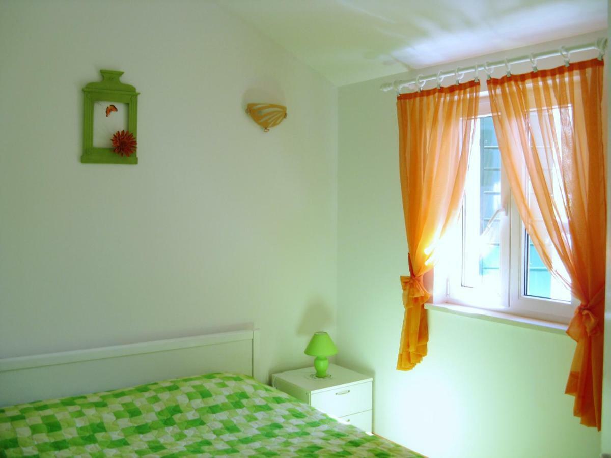 בול Apartments Nejasmic - Little House For Peaceful And Domestic Vacation מראה חיצוני תמונה